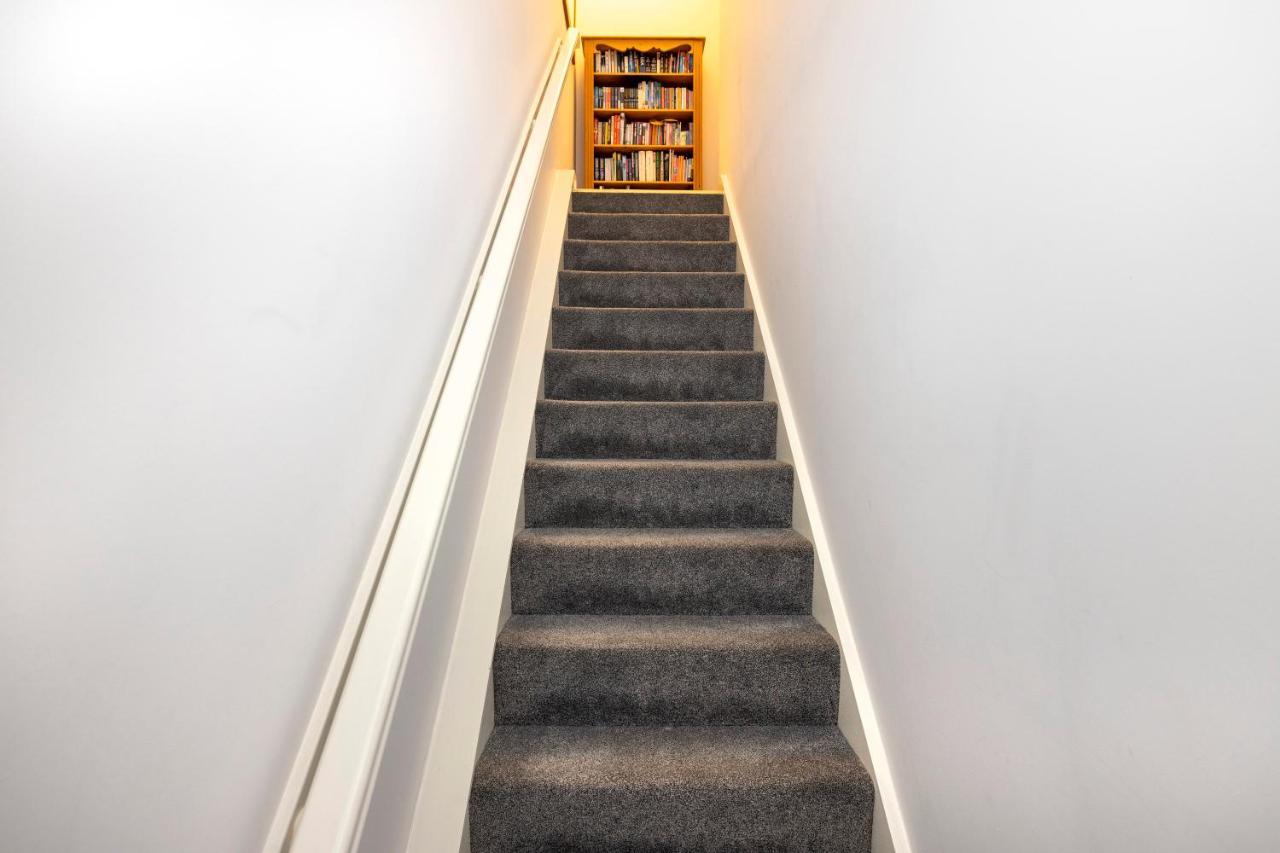 Joivy Modern Flat With Free Parking Apartment EDI Exterior photo